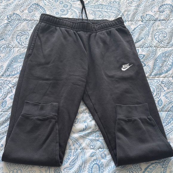 Nike Men’s Black Fleece Sweatpants Size Medium - Picture 2 of 6